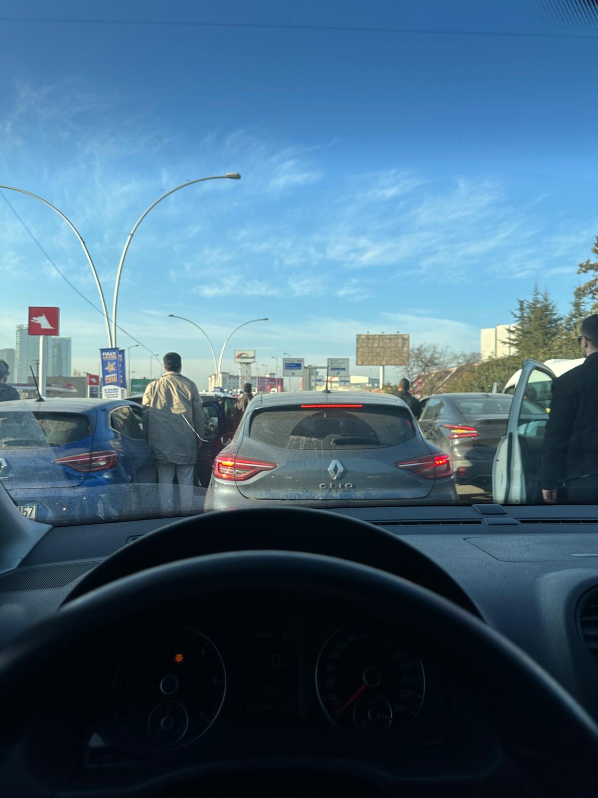 Ankara’da 09.05’te Hayat Durdu! Atatürk’e Saygı Duruşu