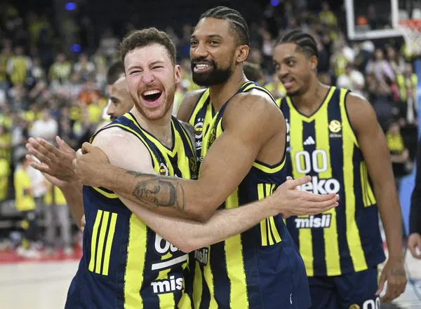 Fenerbahçe Beko, Hapoel Tel Aviv’i Devirerek Almanya’da ‘İç Saha’ Atmosferi Yaşattı