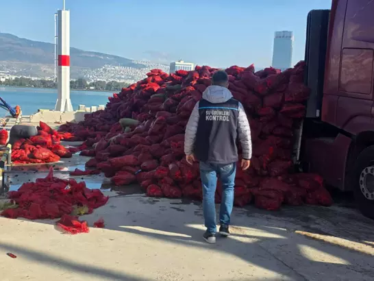 İzmir’de Kaçak Avlanan 27 Ton Midye Ele Geçirildi