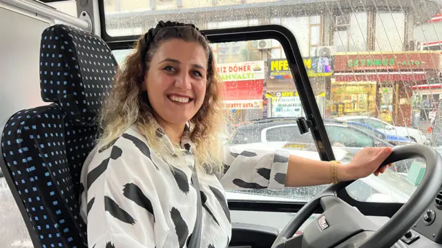 Diyarbakır’da “Allah kızıma güç versin”: Özel Halk Otobüsünde Kadın Şoför Dönemi Başlıyor