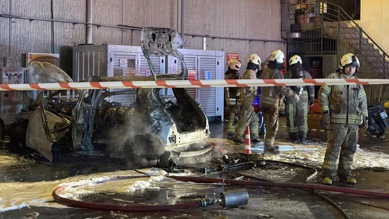 Esenyurt’ta Şarj Halindeki Elektrikli Otomobil Patladı