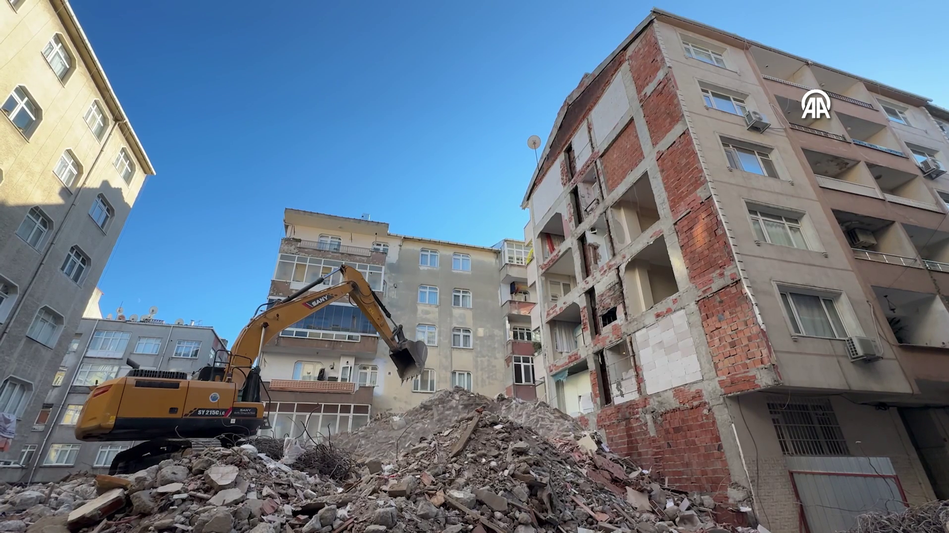 Yıkılan Binanın Ardından Bahçelievler’de Skandal!