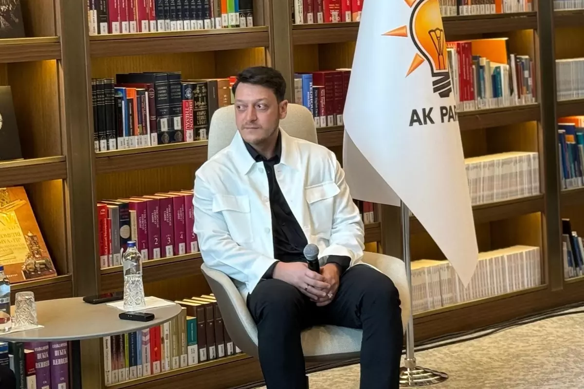 Mesut Özil: Telefonumda en ünlüsü Recep Tayyip Erdoğan