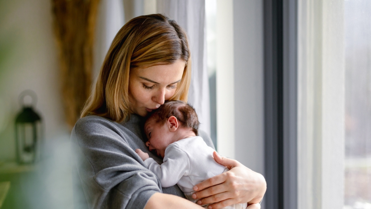 Doğum İzninde Yeni Dönem: “24 Hafta & Koruyucu Ailelere İlk Kez Hak” Geliyor