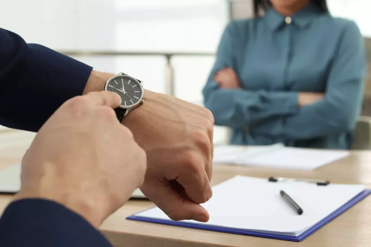 İşe 40 Dakika Erken Geldiği İçin Kovuldu