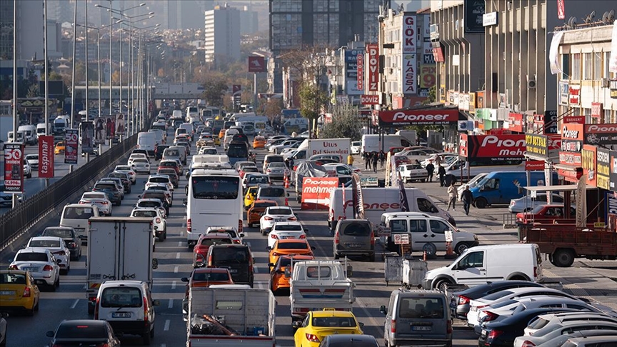 Başkentte Hafta Sonu Trafik Çilesi: AVM Yoğunluğu Ankara’yı Kilitledi!