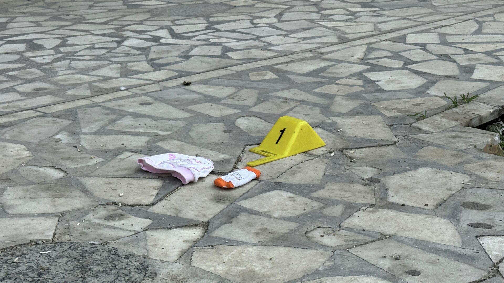 Annesinin 4. Kattan Attığı Bebek Hayatını Kaybetti