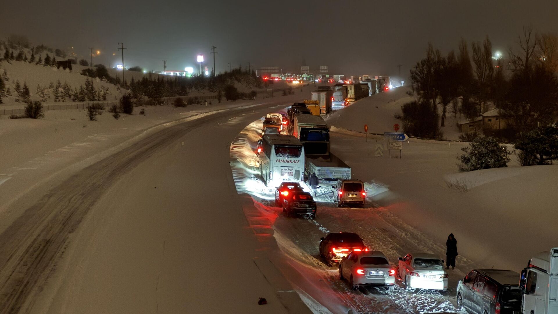 AFAD’dan Yolda Mahsur Kalan Vatandaşlara 782 Kumanya ve 600 Battaniye Dağıtıldı