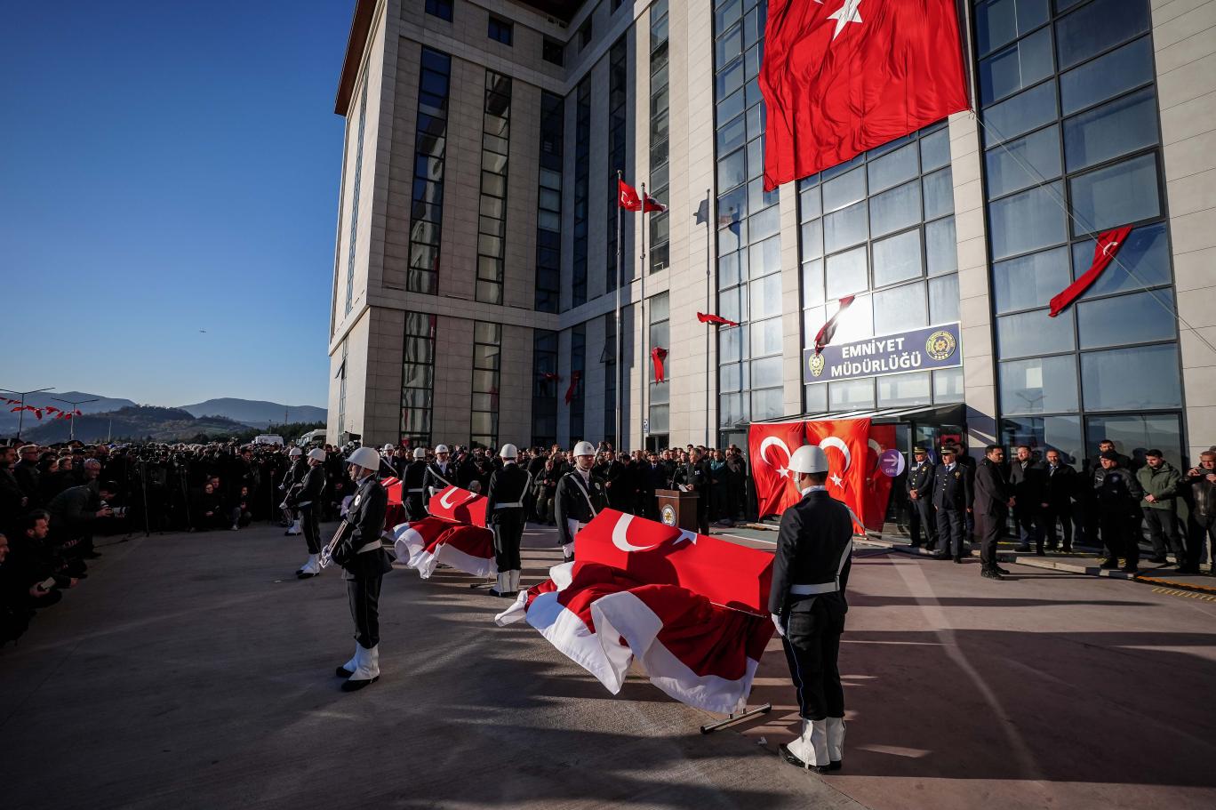 Yalova’da Şehit Olan 3 Polis Memuru Son Yolculuklarına Uğurlandı