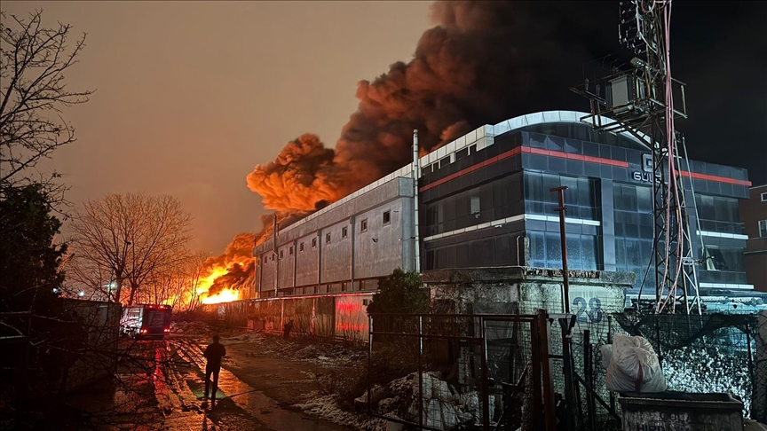 Esenyurt’ta Büyük Fabrika Yangını