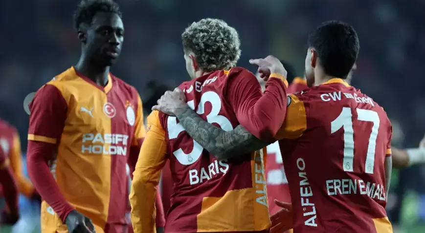 Galatasaray – Trabzonspor Maçı Sonrası Okan Buruk’tan Çift Santrforlu Mesajı!