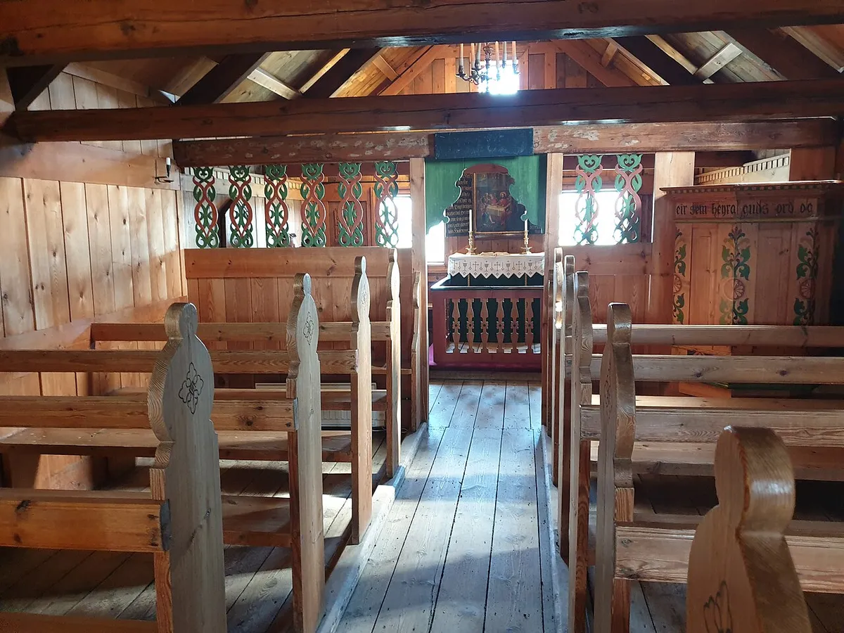 Árbæjarkirkja innandyra