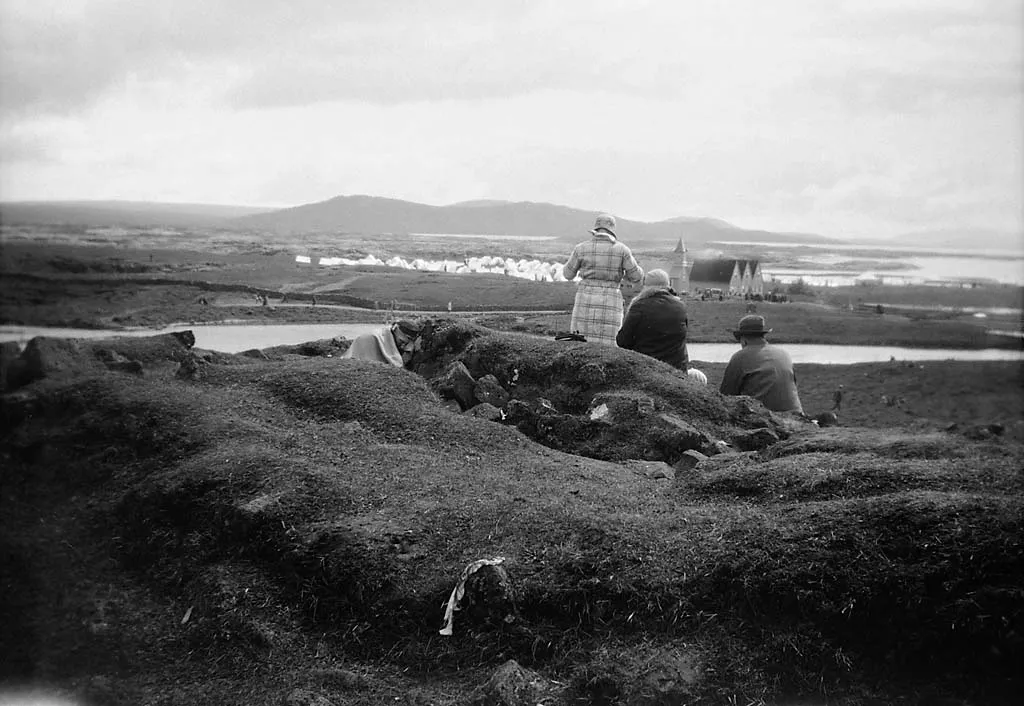 View of Thingvellir with the church and the student camp. In the foreground is an old building's ground. An international student meeting is going on, in which the photographer Berit Wallenberg participates. Thingvellir was declared a national park in 1930, and is today a UNESCO World Heritage. Vy ö