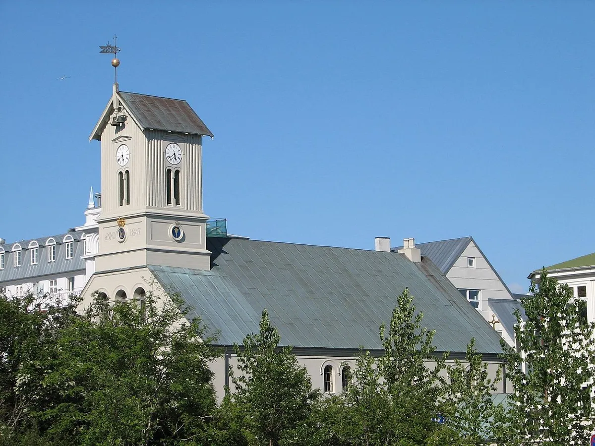 Reykjavik church 02