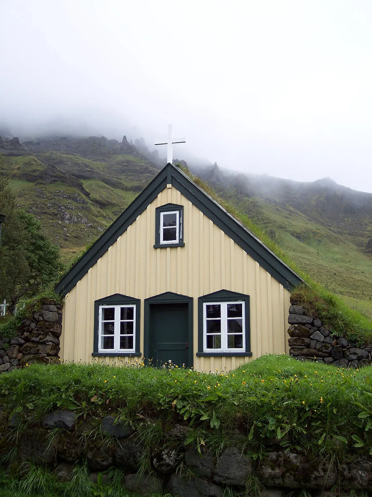 Hofskirkja í Öræfum.