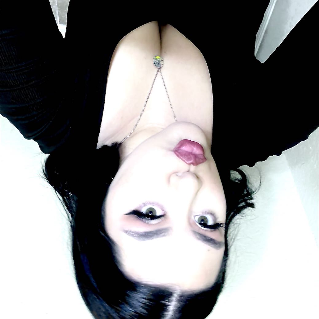 ⋮ ✧ ✦ g ✧ ✦ ⋮