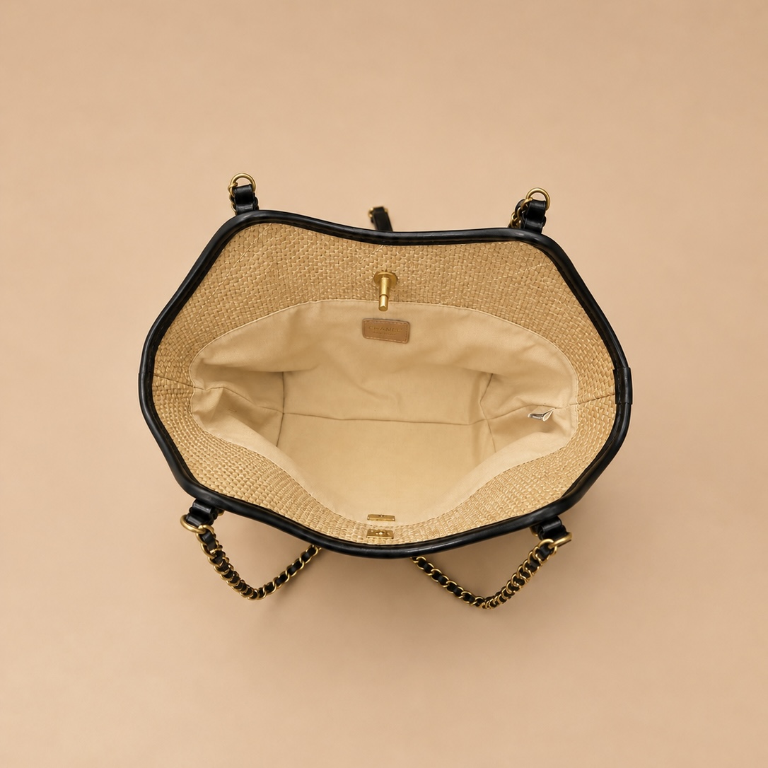 Chanel raffia tote — 2