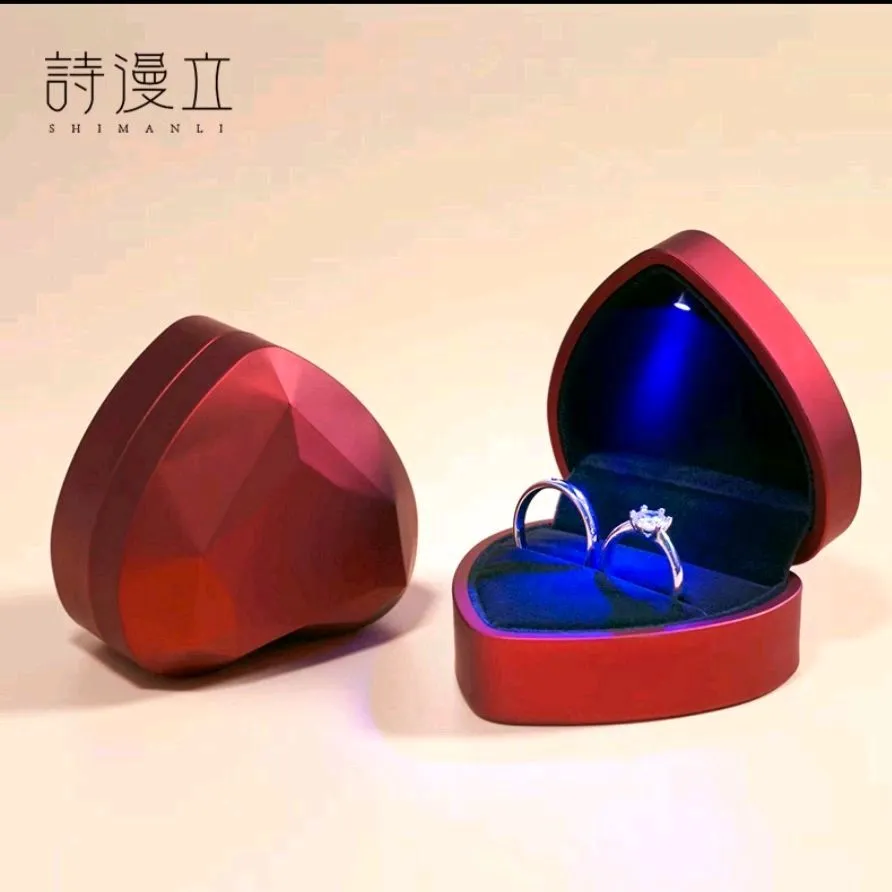 Kotak Cincin Hati LED