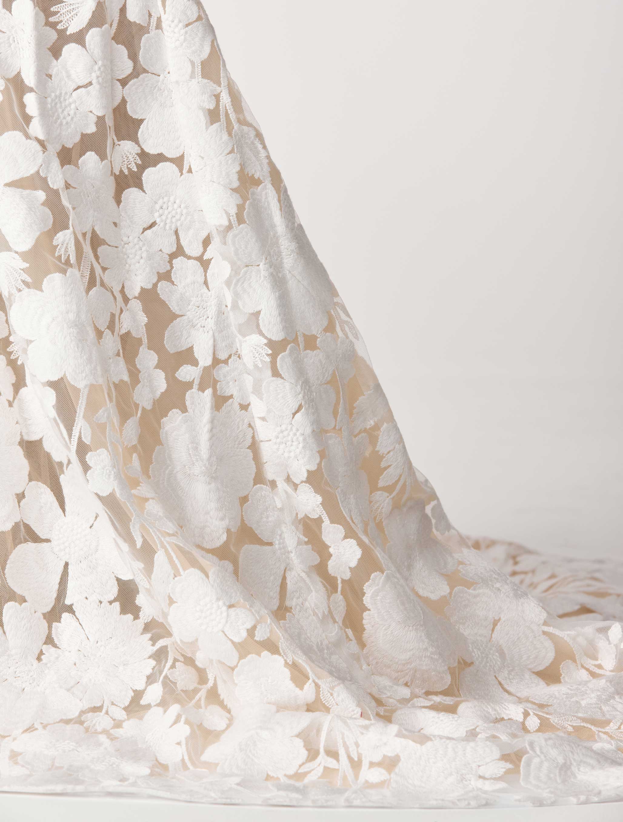 Brisa | Backless Lace Wedding Dress 4
