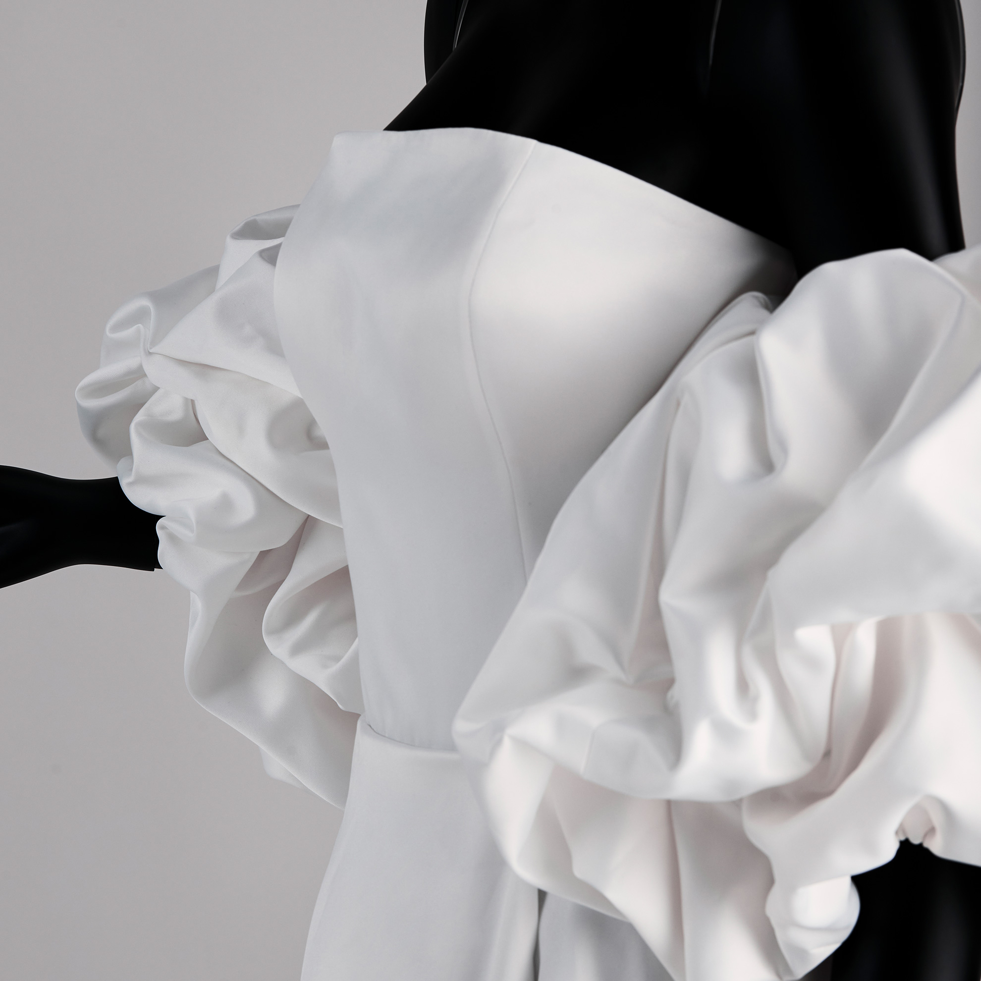 Sharon | Modern Off-Shoulder Wedding Dress with Elegant Puff Sleeves 2