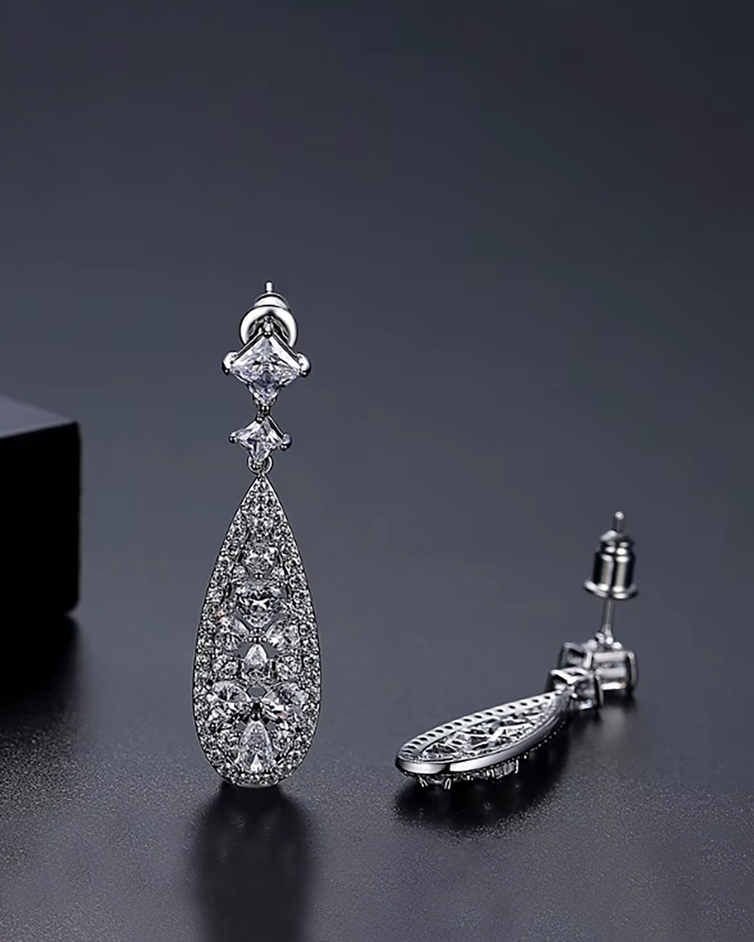 Elara – Zircon Teardrop Earrings 3