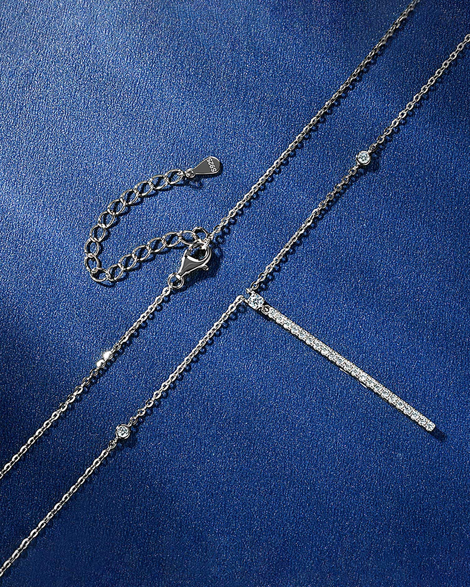 Sylara – Moissanite Bar Pendant Necklace 3