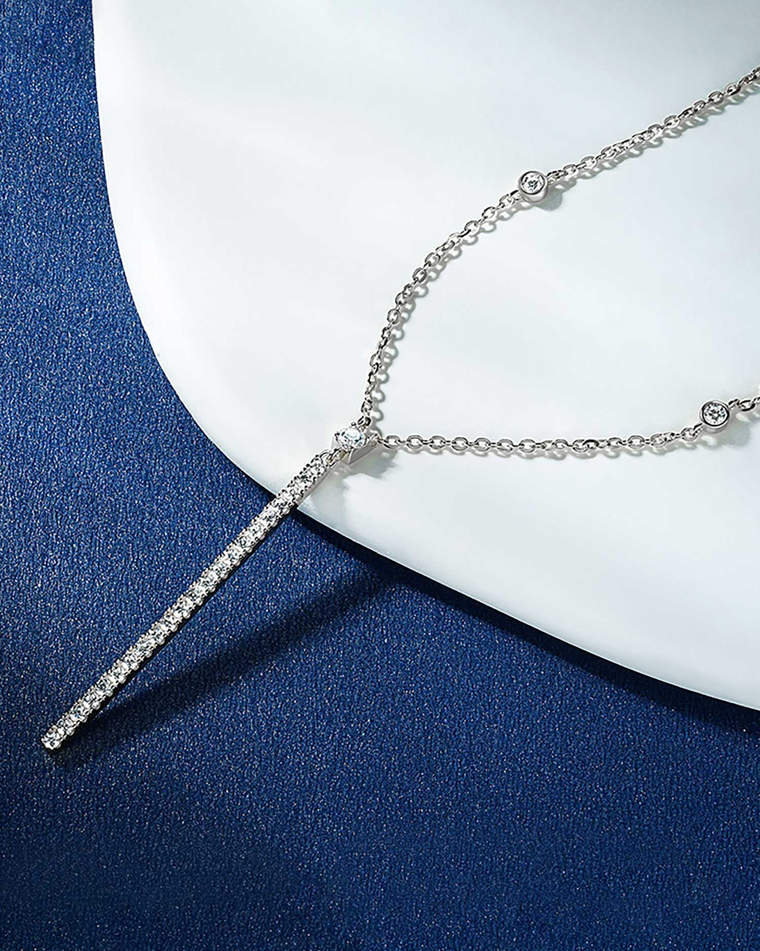 Sylara – Moissanite Bar Pendant Necklace 4
