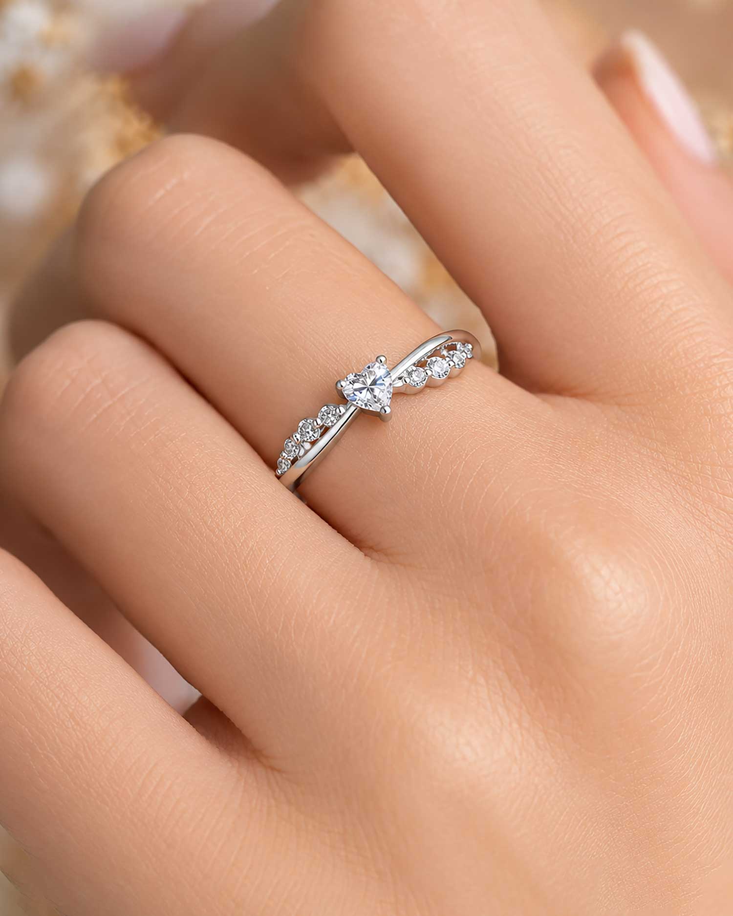 Veya β Heart Zircon Silver Ring