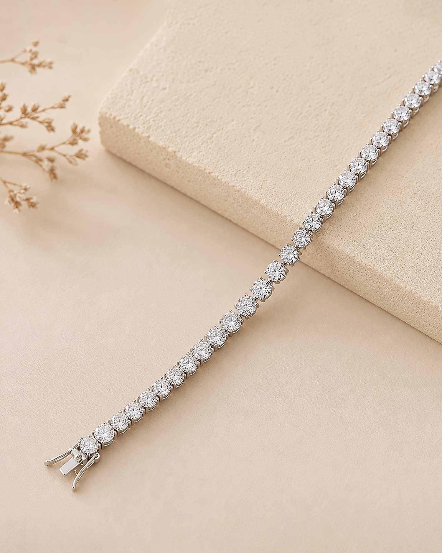 Veyra – 4mm Moissanite Tennis Bracelet 3