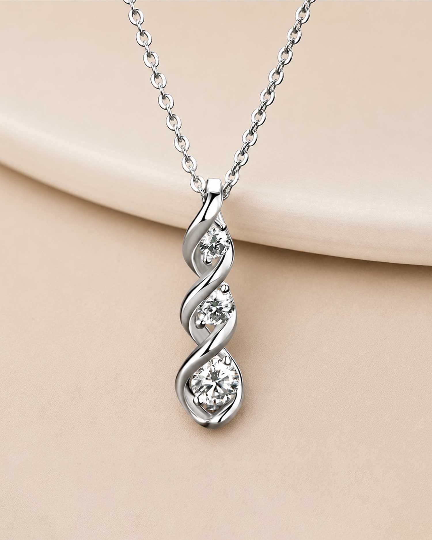 Arviela – Moissanite Twist Pendant Necklace 2