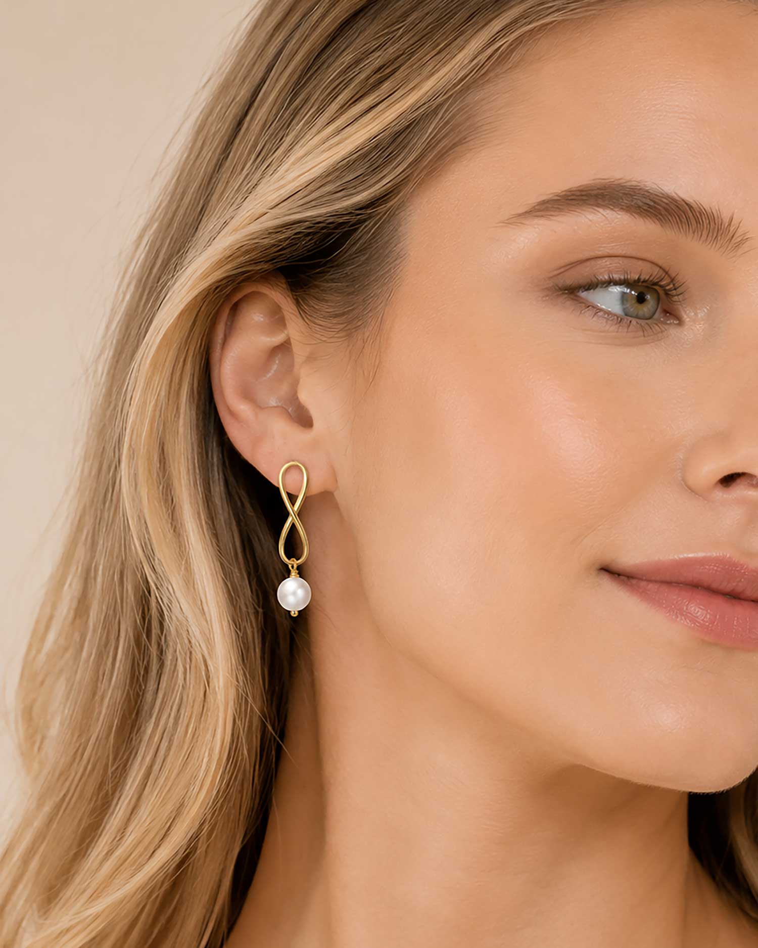 Evia – Freshwater Pearl Drop Earrings