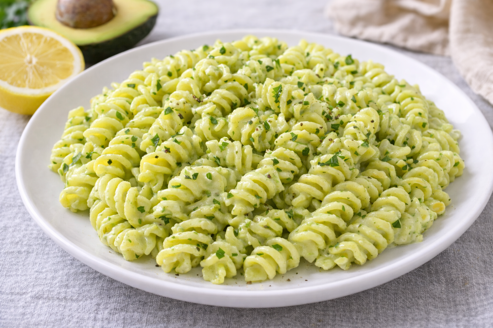 Fusilli con crema di avocado e limone