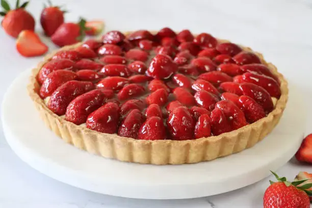 Crostata con fragole e crema pasticcera