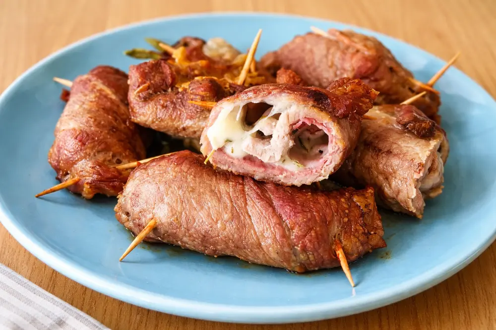 Involtini di manzo con prosciutto cotto e mozzarella