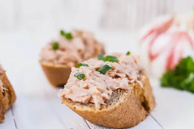 Bruschetta tonno e prezzemolo