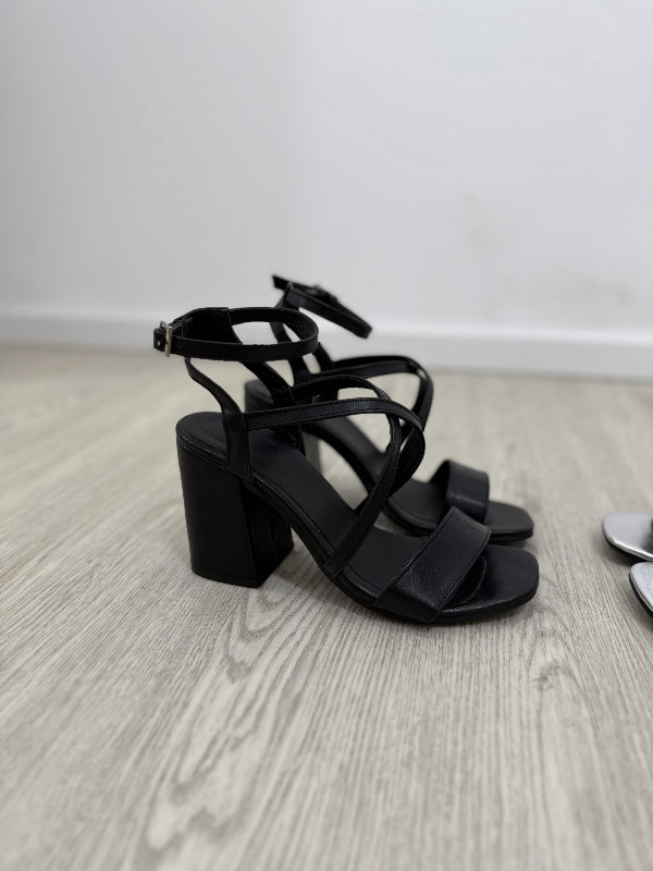 Barcelona negro (39 / 40 - ecocuero)