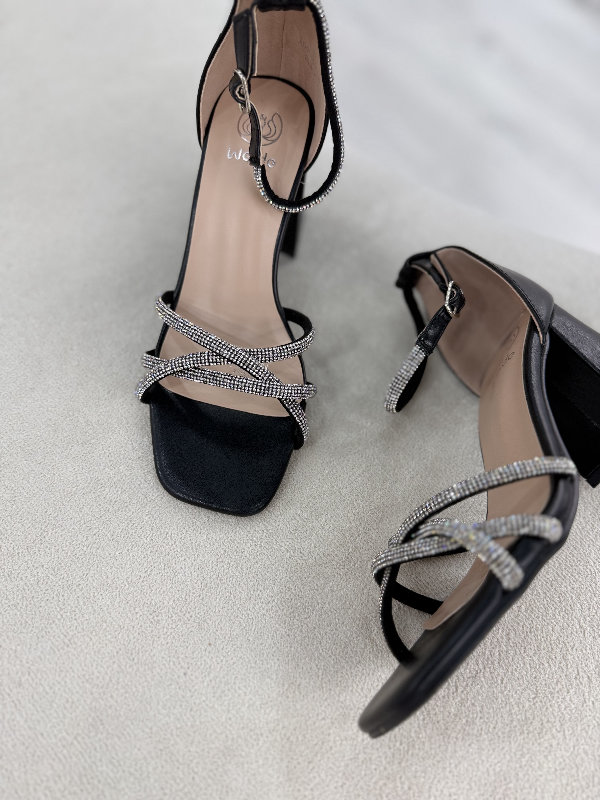 Minerva negro (ecocuero) 3