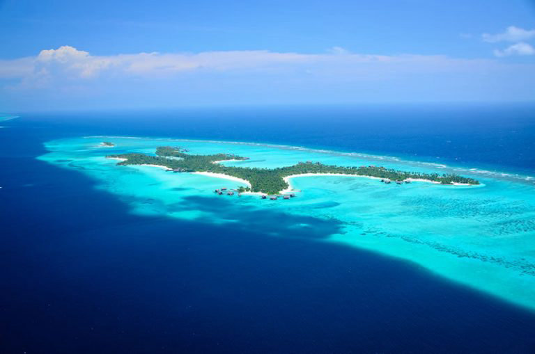 OneAndOnly_ReethiRah_Resort_AerialView_Aerial02_LR-768x509.jpg