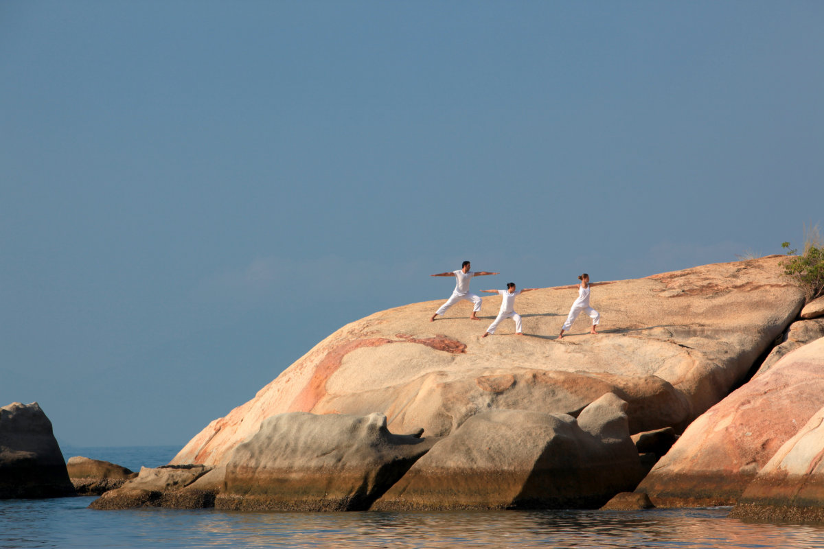 SS Ninh Van Bay_Yoga_On_The_Rocks.jpg