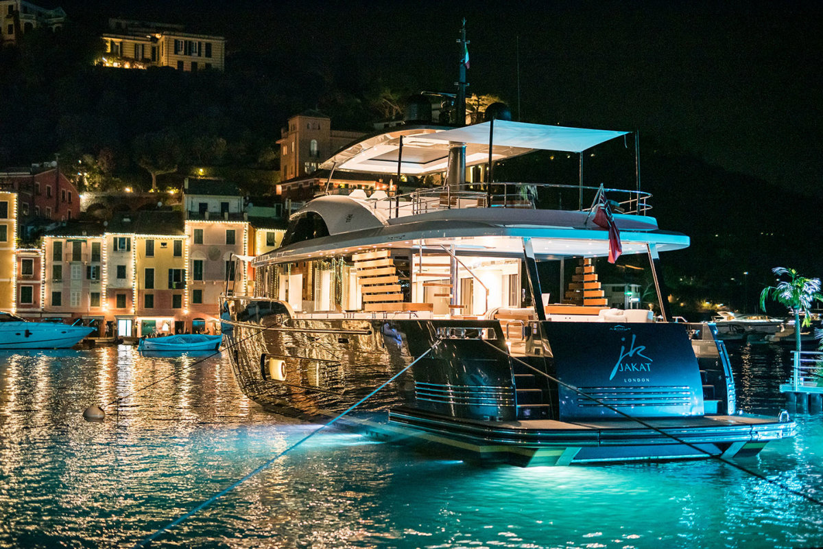 azimut_magellano_25_metri_debuts_in_portofino_3_web_res.jpg