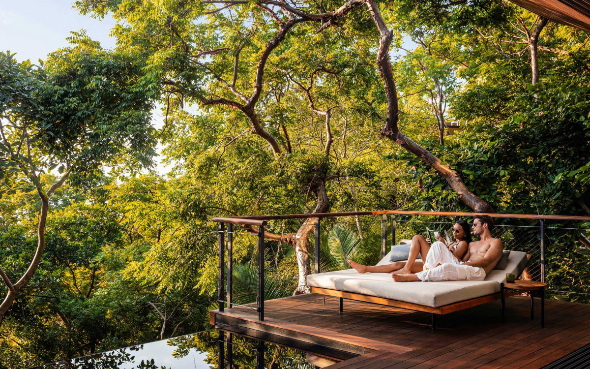 oomandarina-ocean-treehouse-terrace-lounger-2.jpg