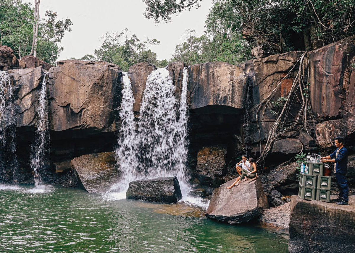 smwadventure-picnic-waterfall4-w1400h1000.jpg