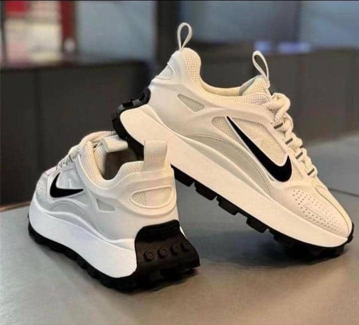  Nike Chunky Platform Fashion Sneaker Black White