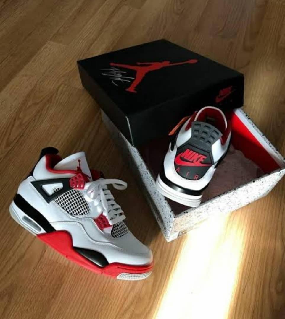 Air Jordan 4 Retro "Fire Red"