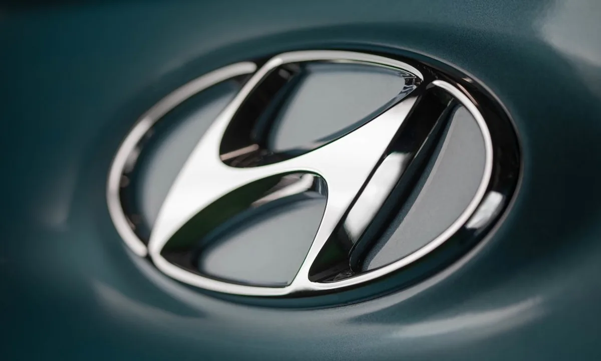 Hyundai Grandeur Azera vue de profil