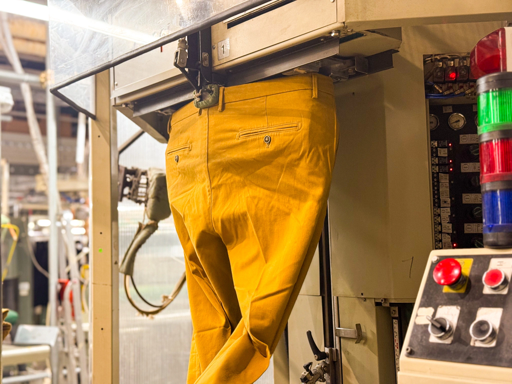 Macchinario per stiro pantalone