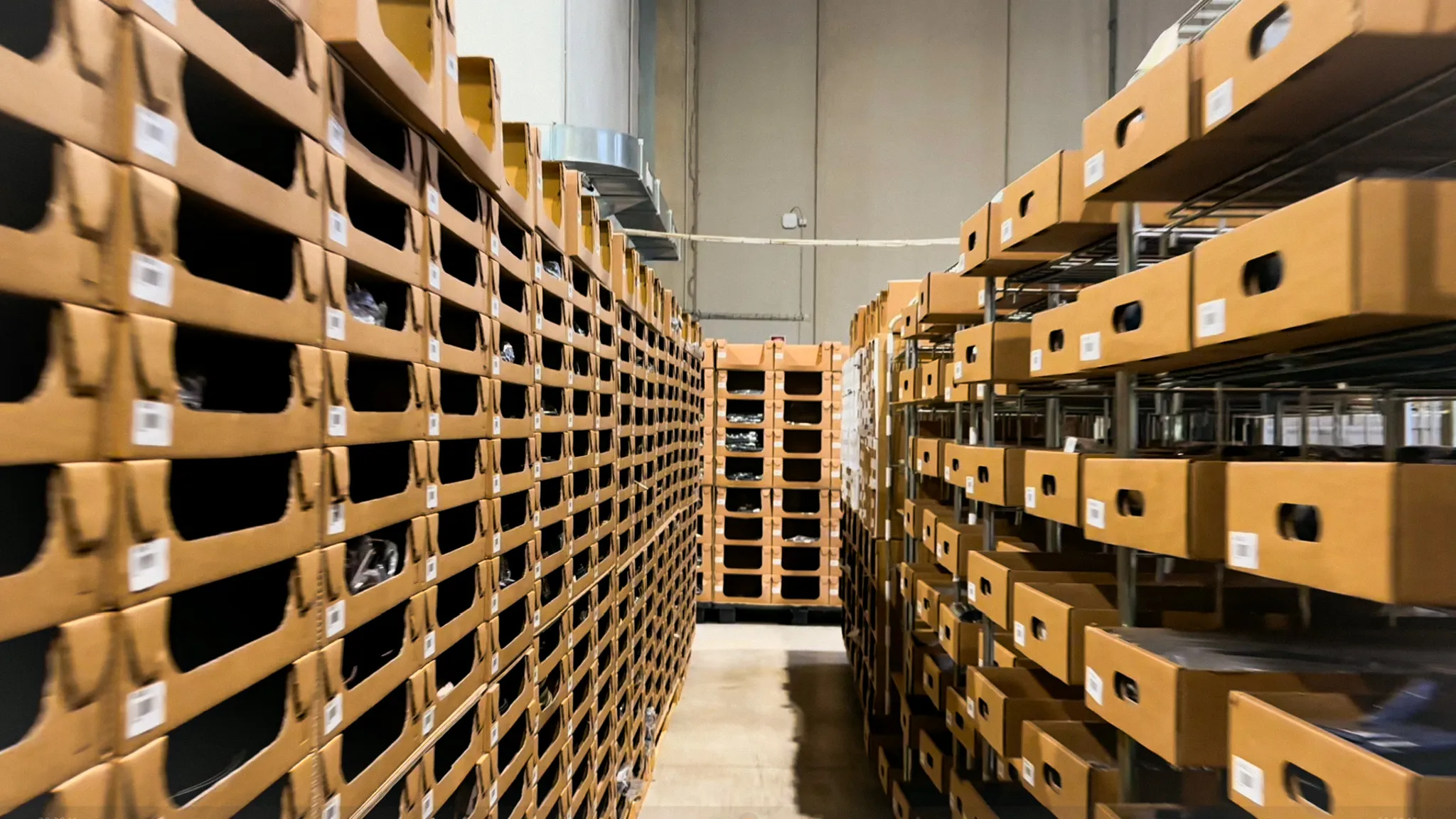 ins.gest3_11zon.webp Magazzino per capi piegati