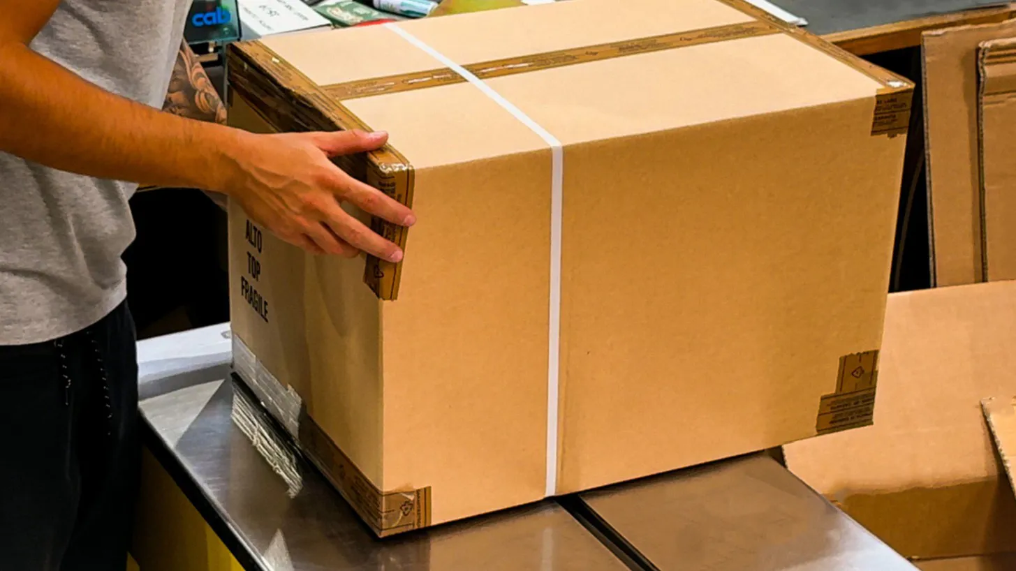 form.pacco 1_11zon.webp Creazione pacco pronto per la spedizione della merce