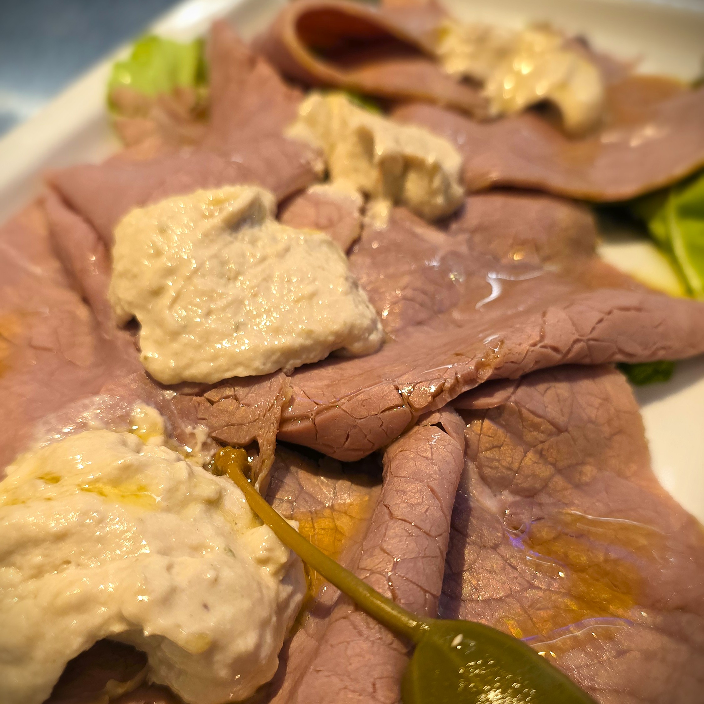 Vitello Tonnato CBT con Salsa Tonné Dello Chef