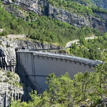 Visita breve al coronamento diga del Vajont